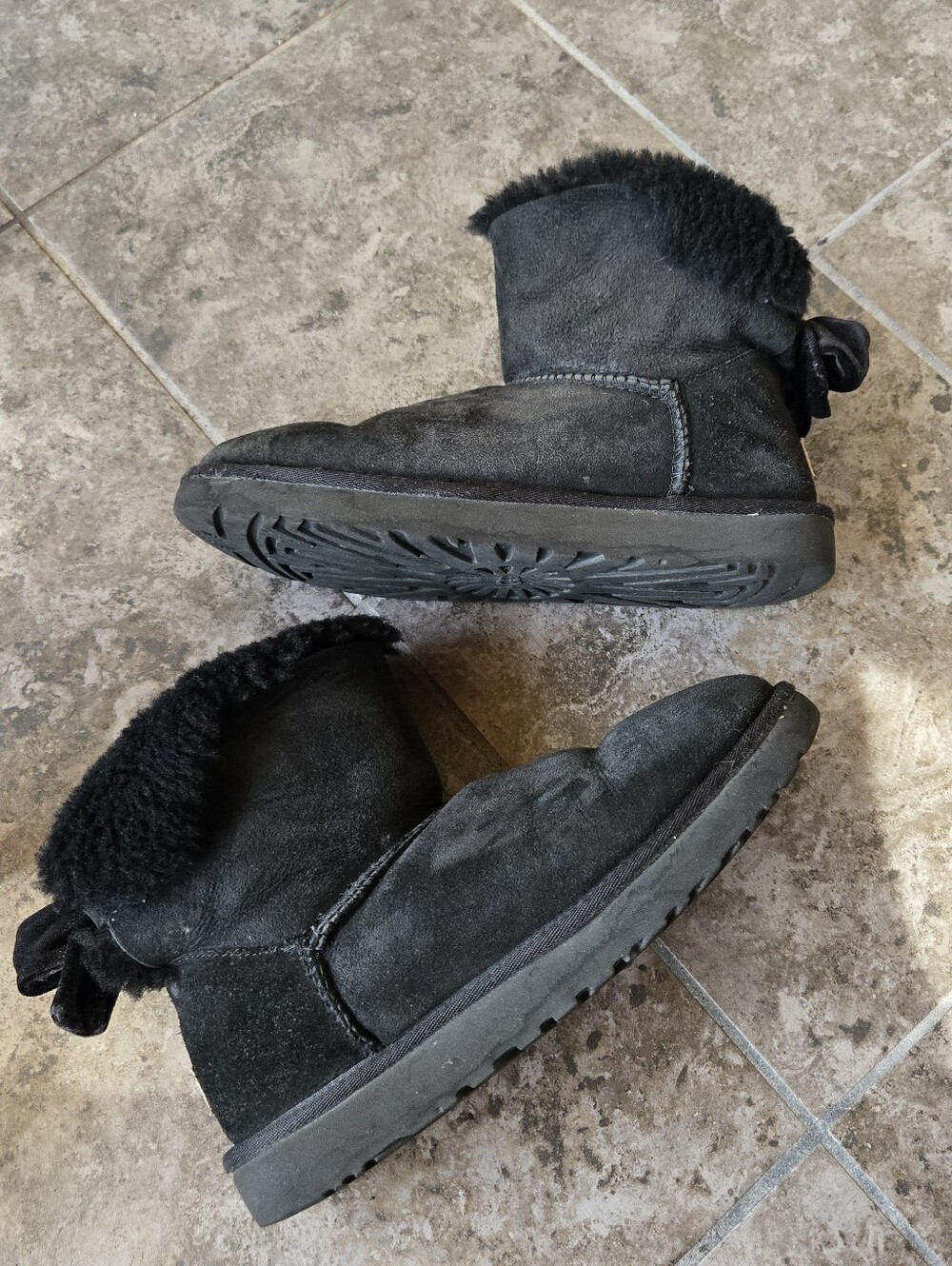 UGG Bailey Bow Classic Mini Boots Black Sheepskin Fur Size 9